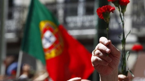 el día de la libertad ( dia da liberdade) es una importante fiesta nacional en portugal.