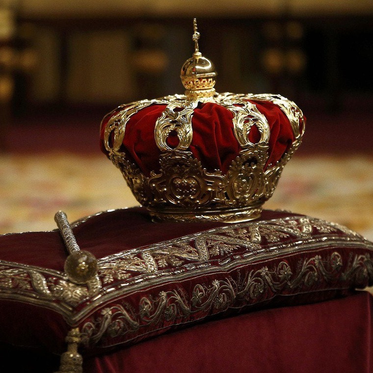 que es monarquia constitucional